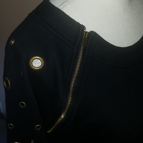 Venus black top with rivets & zipper accents - Picture 6 of 8